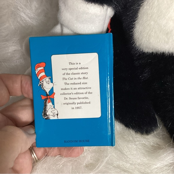 Vintage Macy’s Dr Seuss Cat in the Hat 30” Plush w/ Mini Hard Book NWOT - Picture 5 of 10